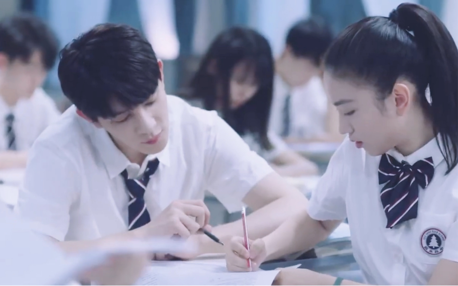 夏之光拜托了班长李赫人物曲不如踩着白云闪现到你面前mv