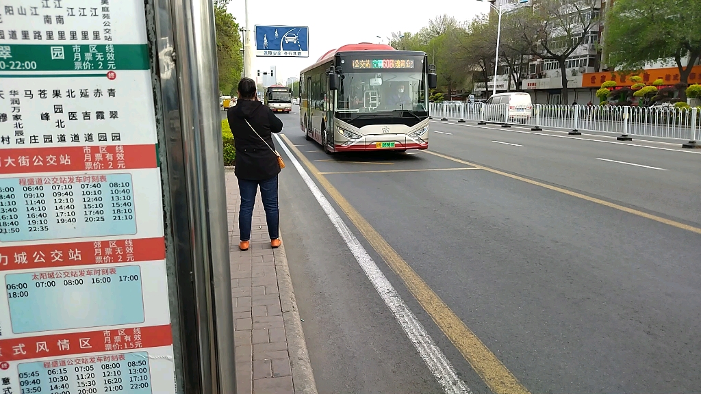 天津公交47路zk6125hg1卫国道进出站