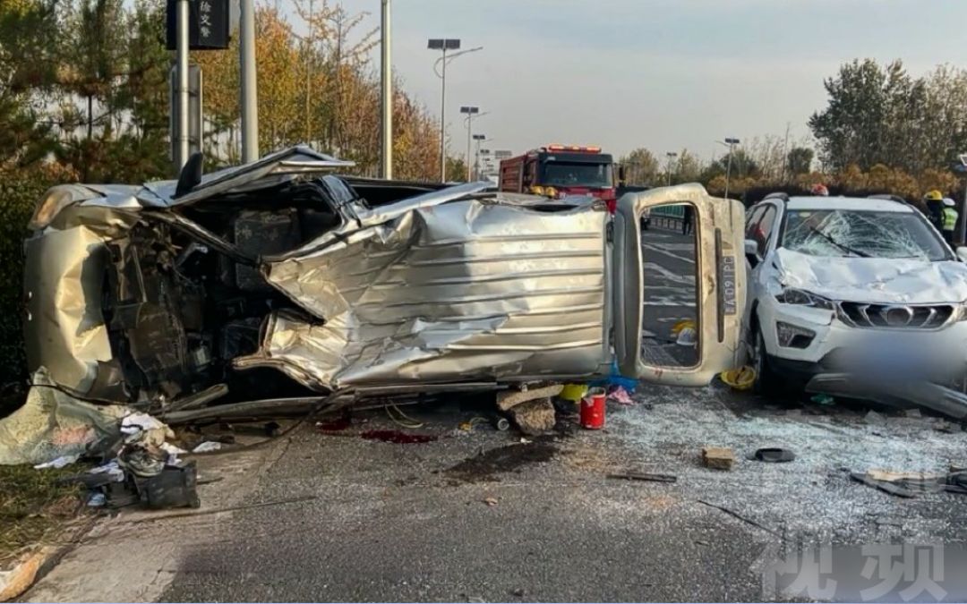 山西太原发生三车相撞交通事故致2死6伤