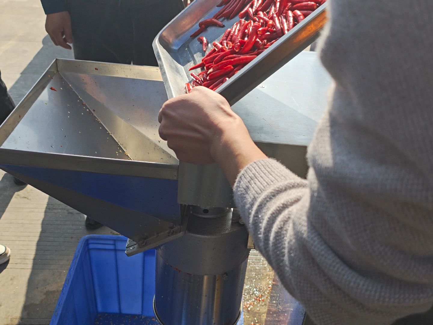 大型自动果蔬破碎机多功能辣椒酱蒜蓉加工设备小米椒生姜大蒜打碎机械
