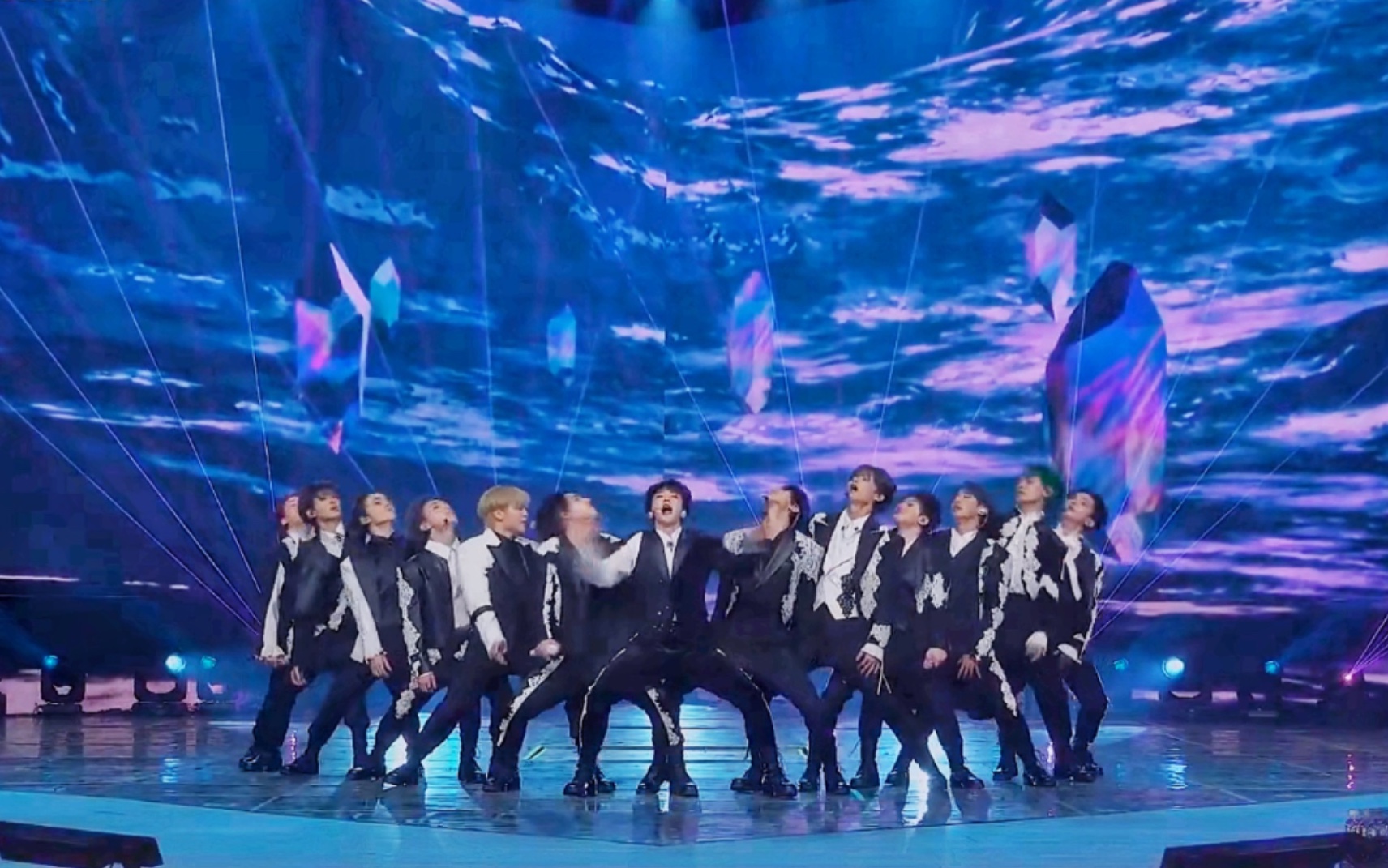 [图]【现场】 SEVENTEEN - Shining Diamond｜永远的闪钻｜2021 ONLINE CONCERT ＜IN-COMPLETE＞