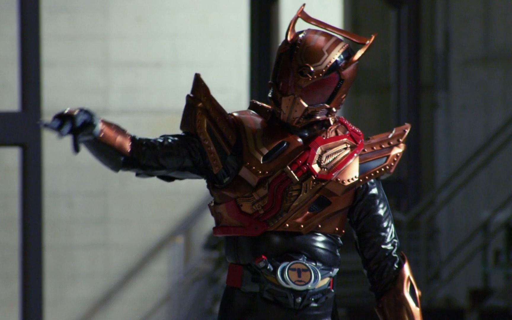 假面骑士界外者: gord drive蛮野两次复活战斗,铜色造型鞭尸吃瘪