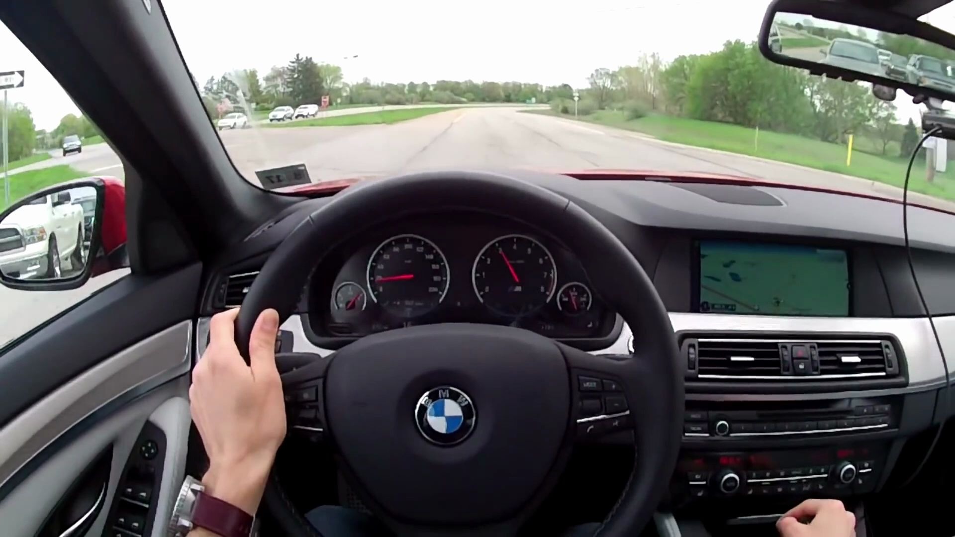 第一视角体验宝马m5手动挡一定要戴耳机