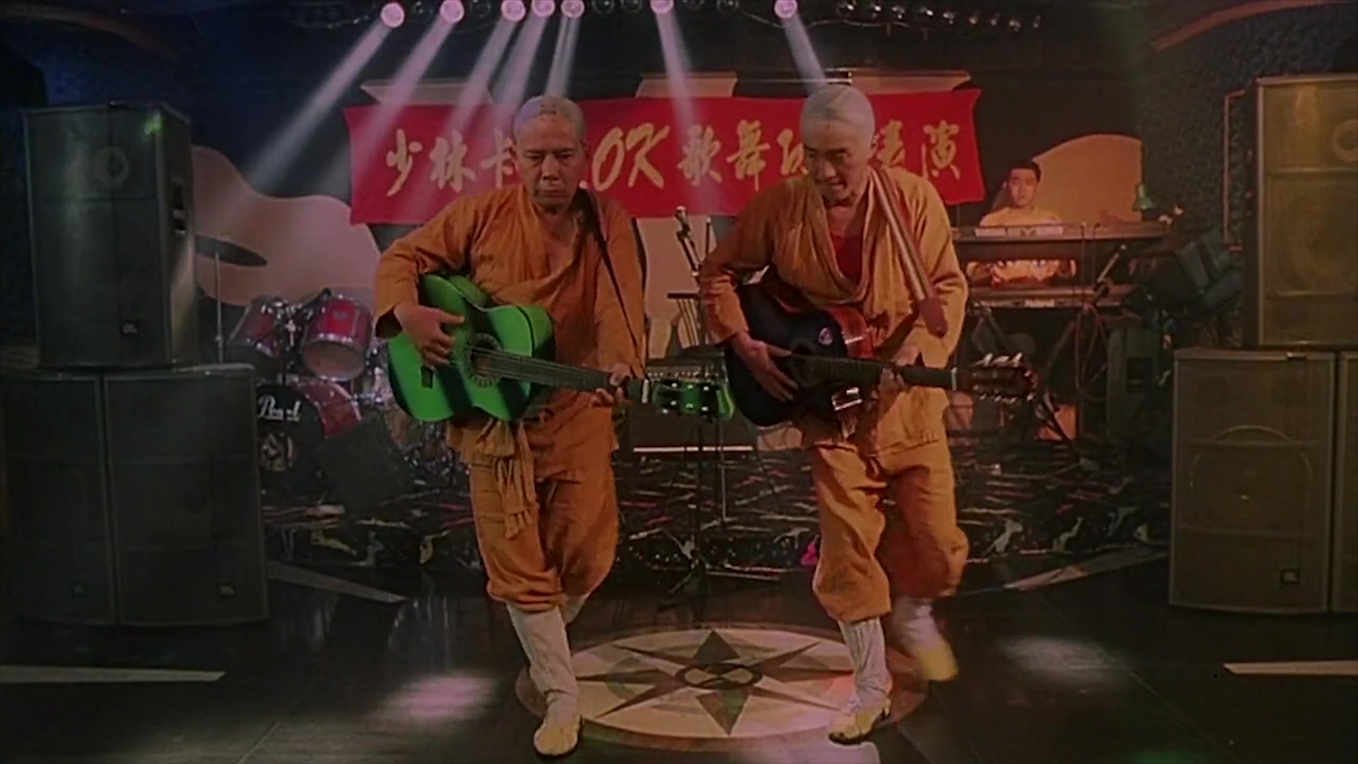 名场面星爷少林足球少林卡拉ok歌舞功夫表演看呆台下观众