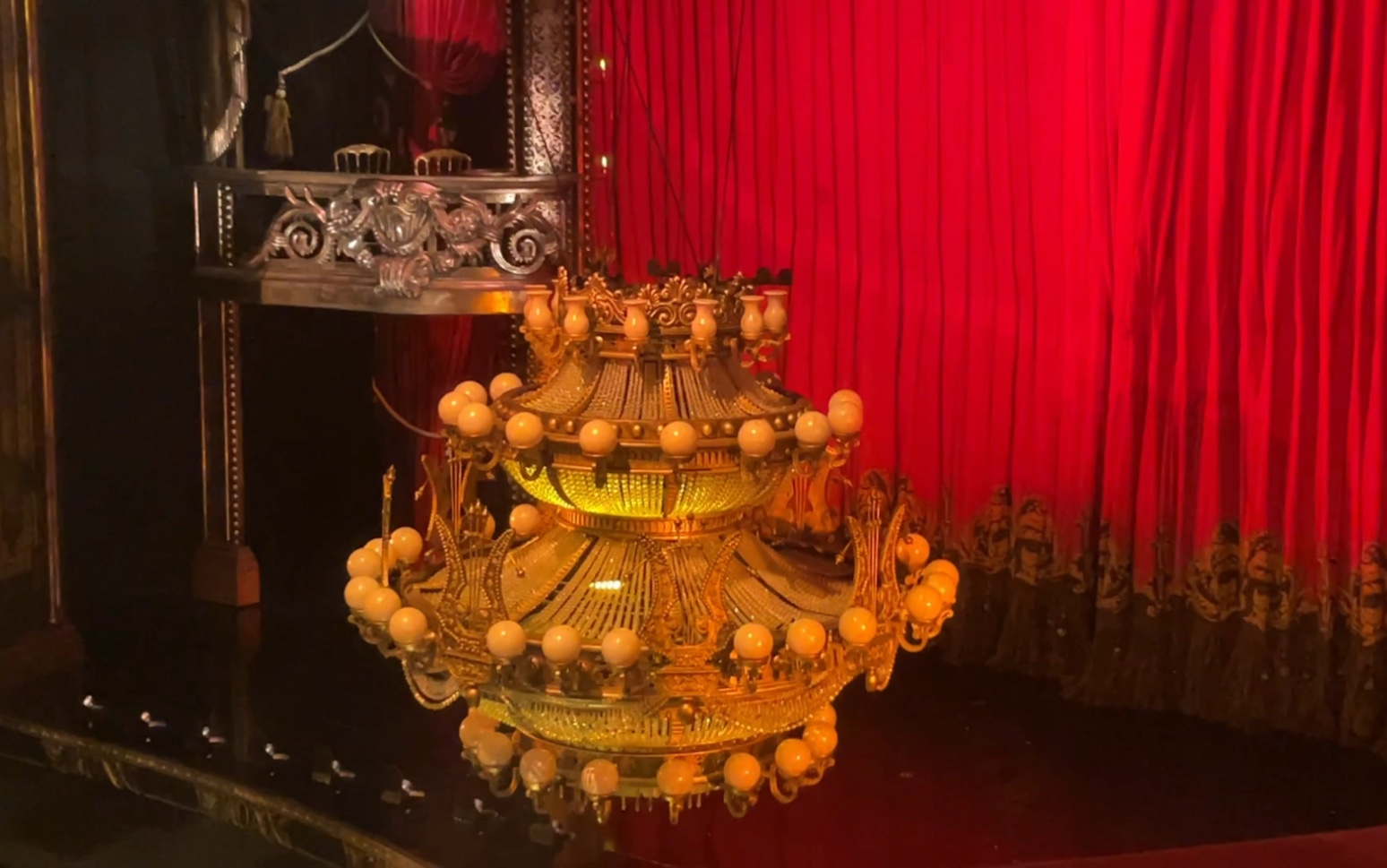 歌剧魅影中场看着吊灯升起真的很震撼