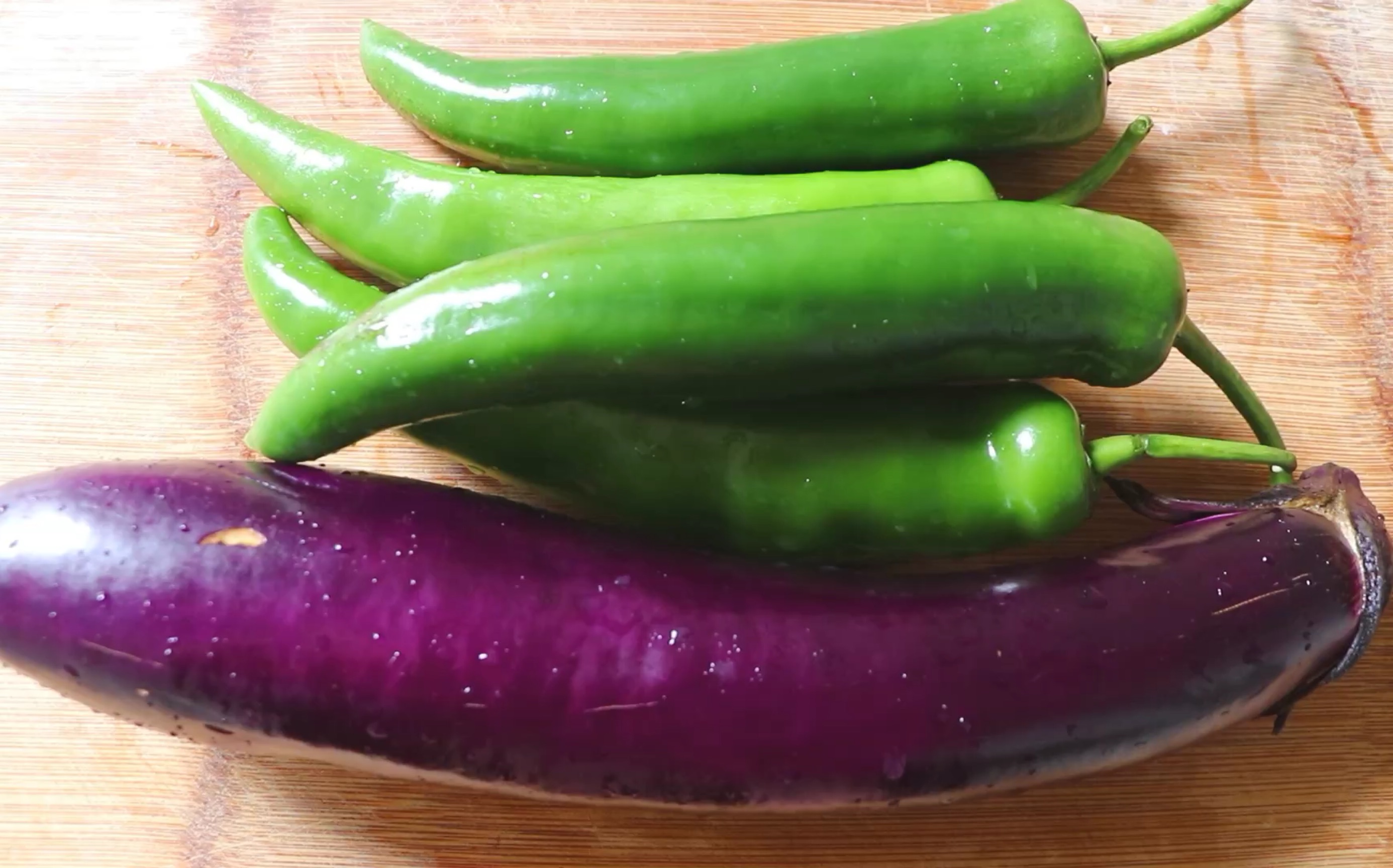 辣椒和茄子新吃法,不蒸不炒不炖,简单营养美味,放一月都不会坏_哔哩