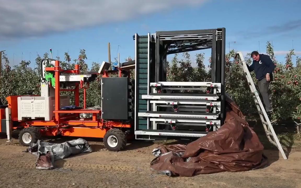 发明家国外发明的苹果自动采摘机