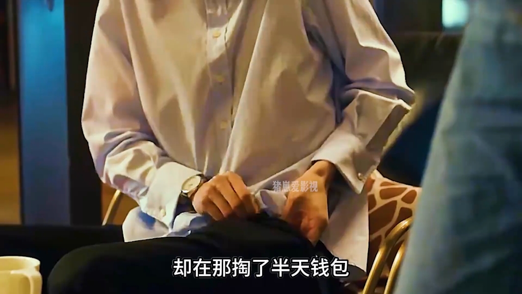 男人脚踏两只船,结果大快人心