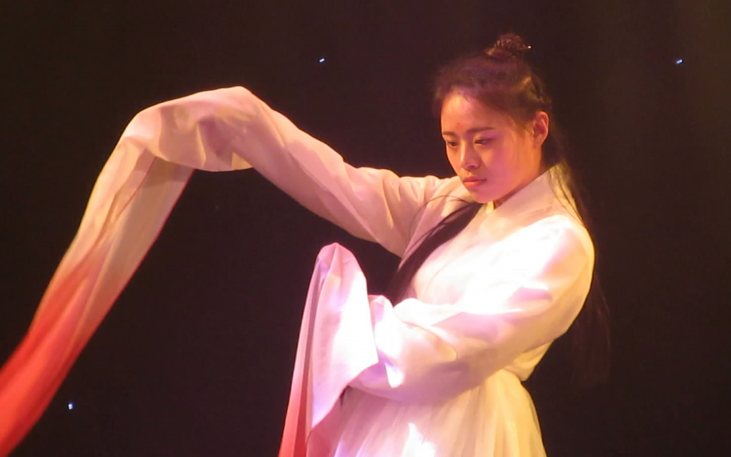 【中国风】云南民族大学舞蹈 《牵丝戏》2017外国语学院迎新晚会