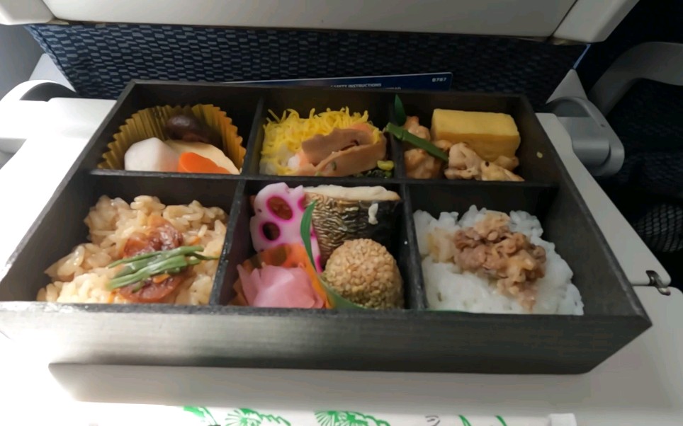 日本全日空航空公司东京到大阪航线的飞机餐