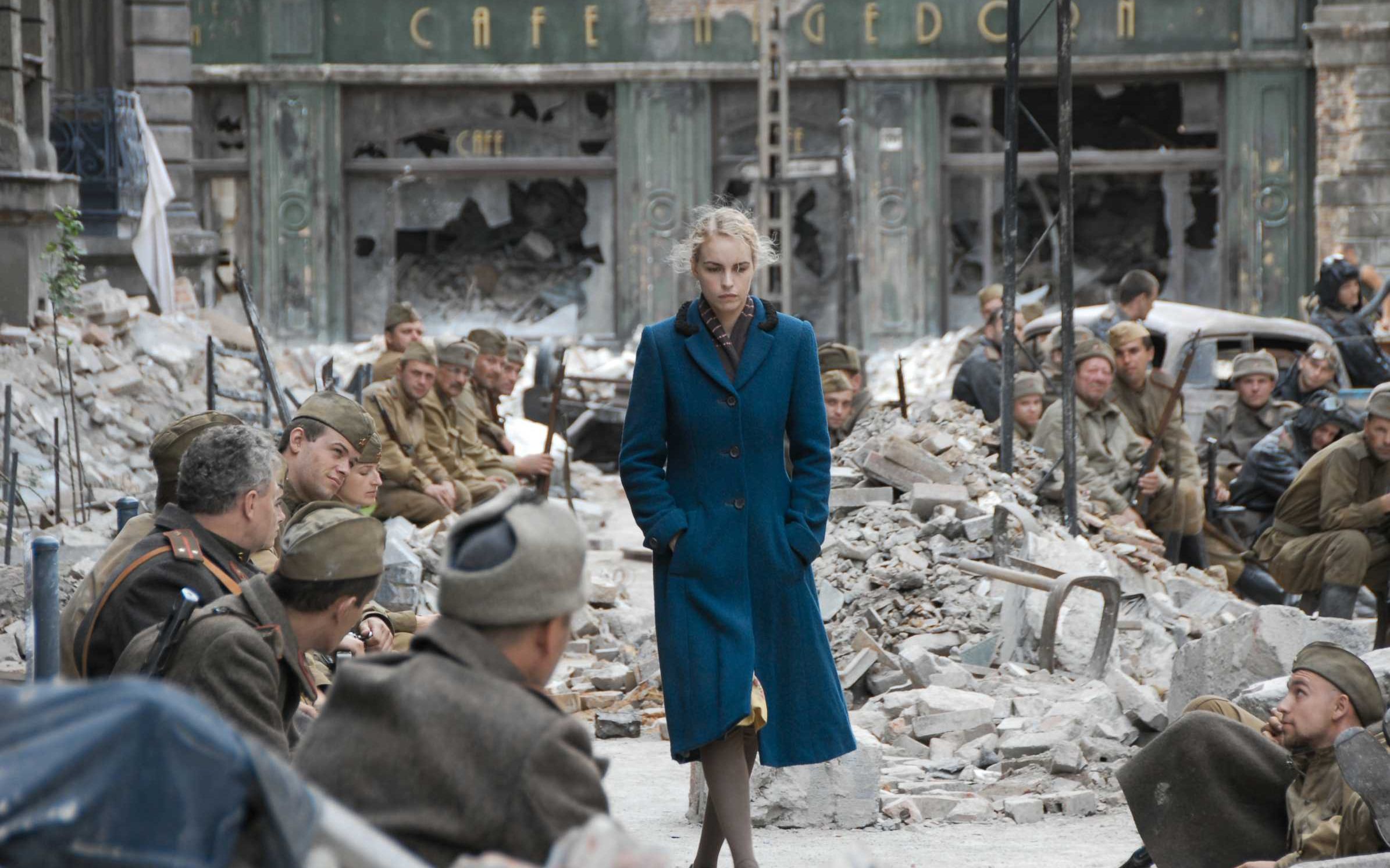 德国战败后有多惨看看这部电影就知道了200万妇女沦为战利品