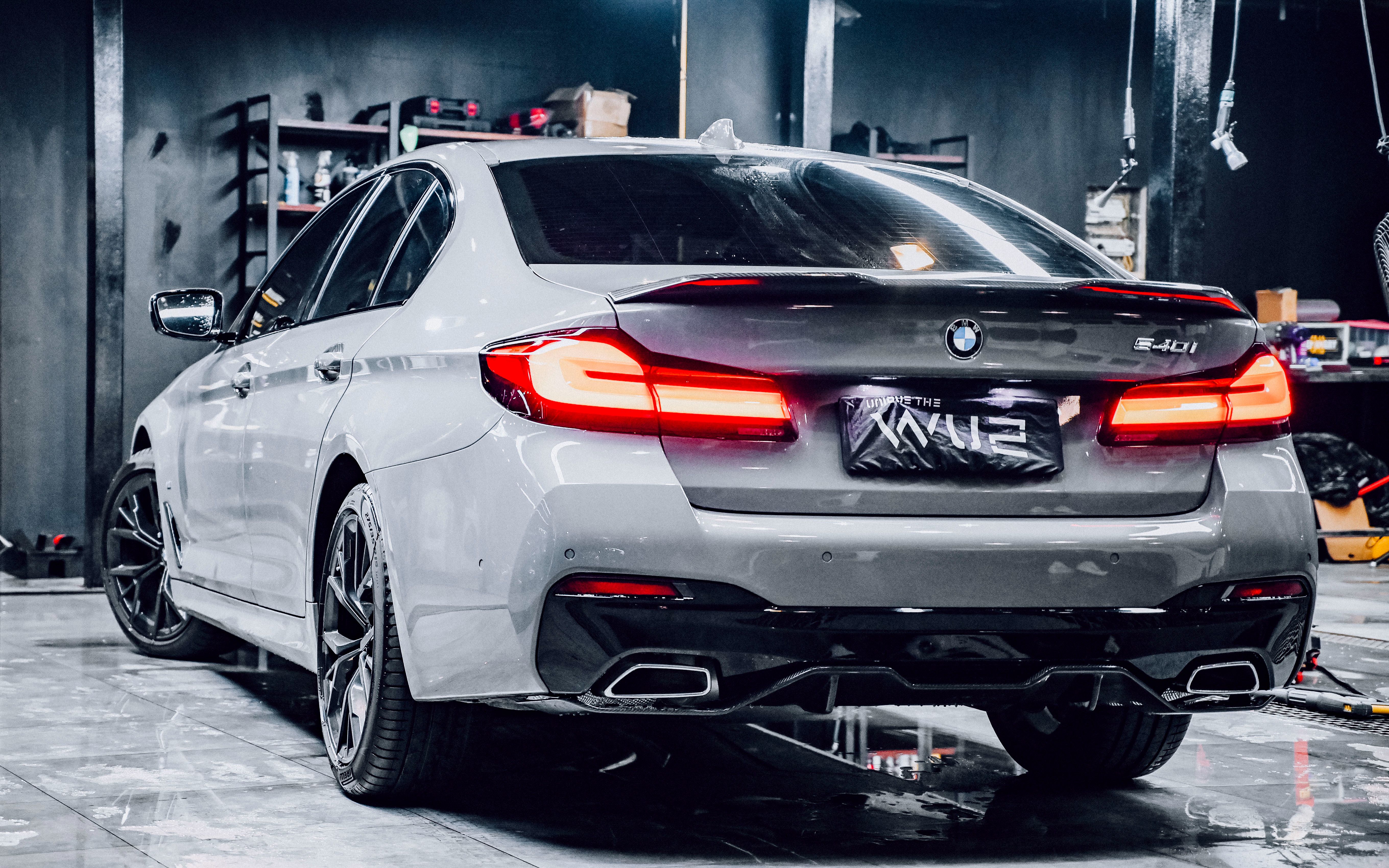 苏州无二汽车贴膜丨宝马5系升级fd碳纤维尾唇 尾翼