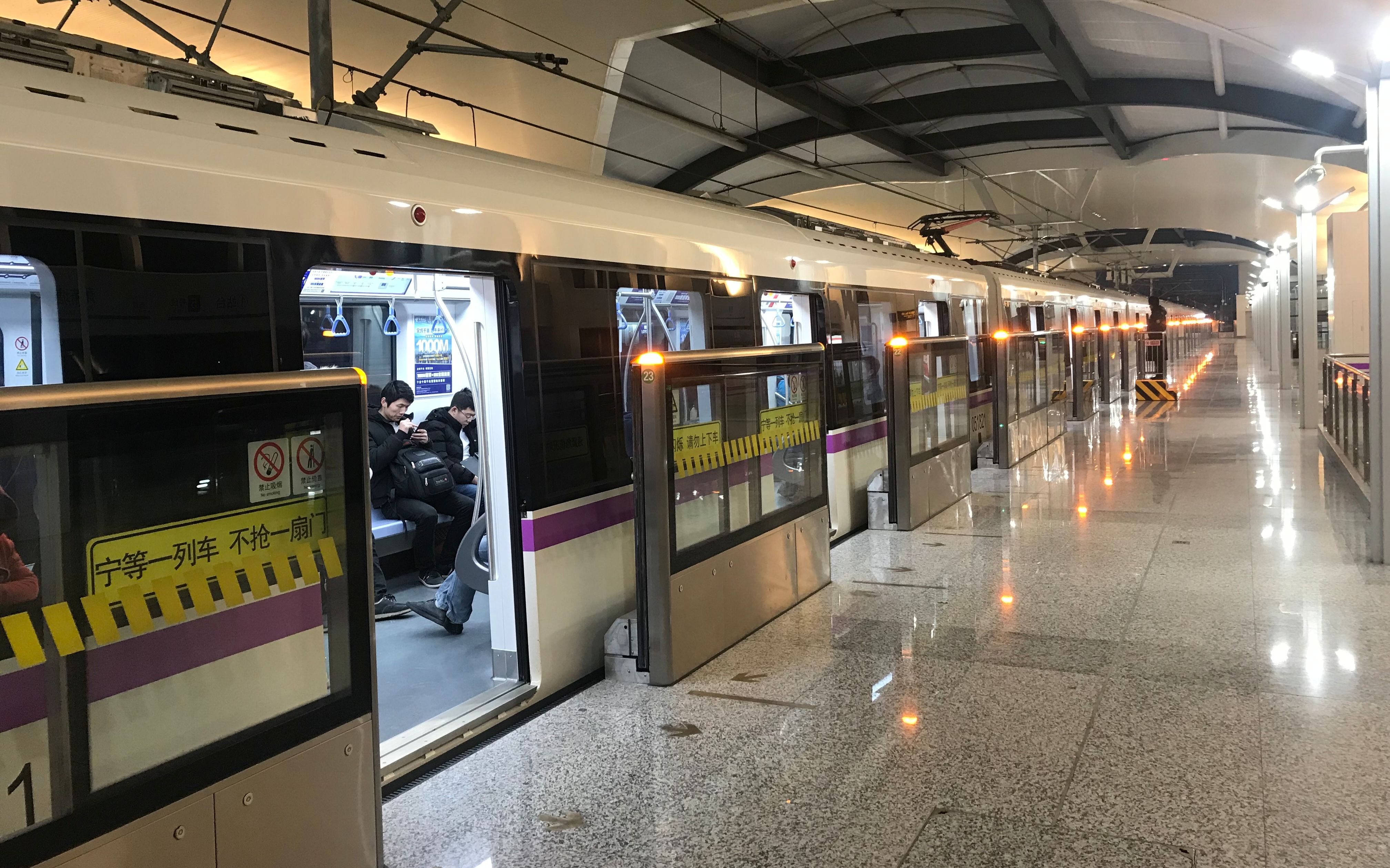 【上海地铁5号线】紫罗兰6c列车萧塘(高架段)进出站昼夜视角_哔哩哔哩