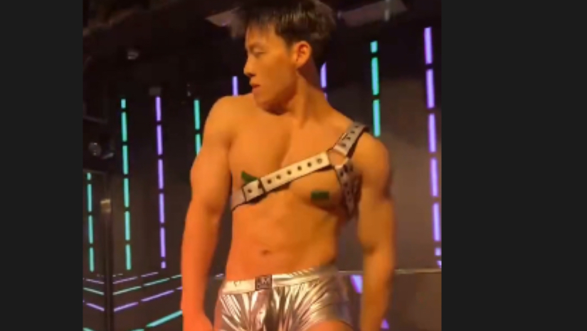 肌肉gogo底下的手太疯狂了