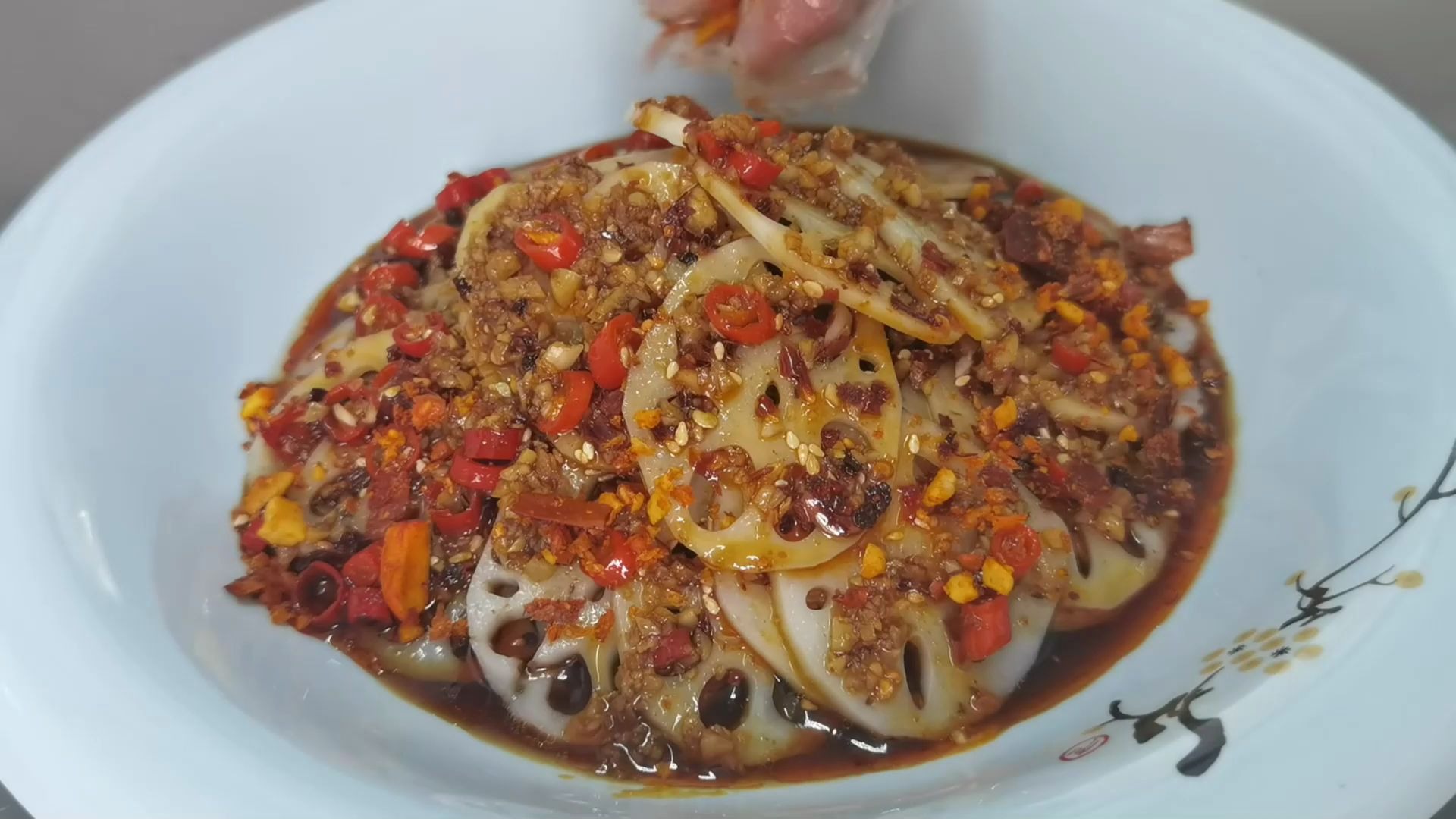 捞汁藕片 这样做清脆爽口,香辣美味