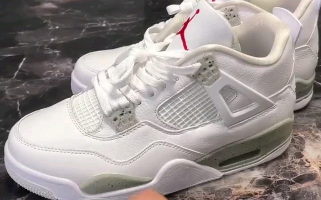 yzkeeg家的天花板,偶遇装x犯穿的aj4白奥利奥,细节做的如此到位?