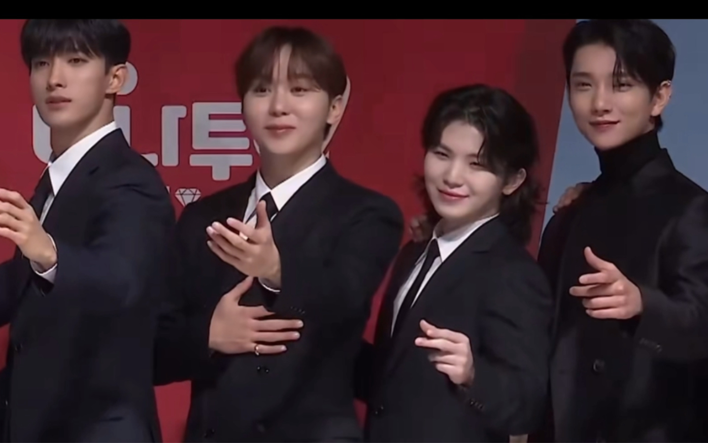 seventeen吴京手势(谁来看看dk的表情