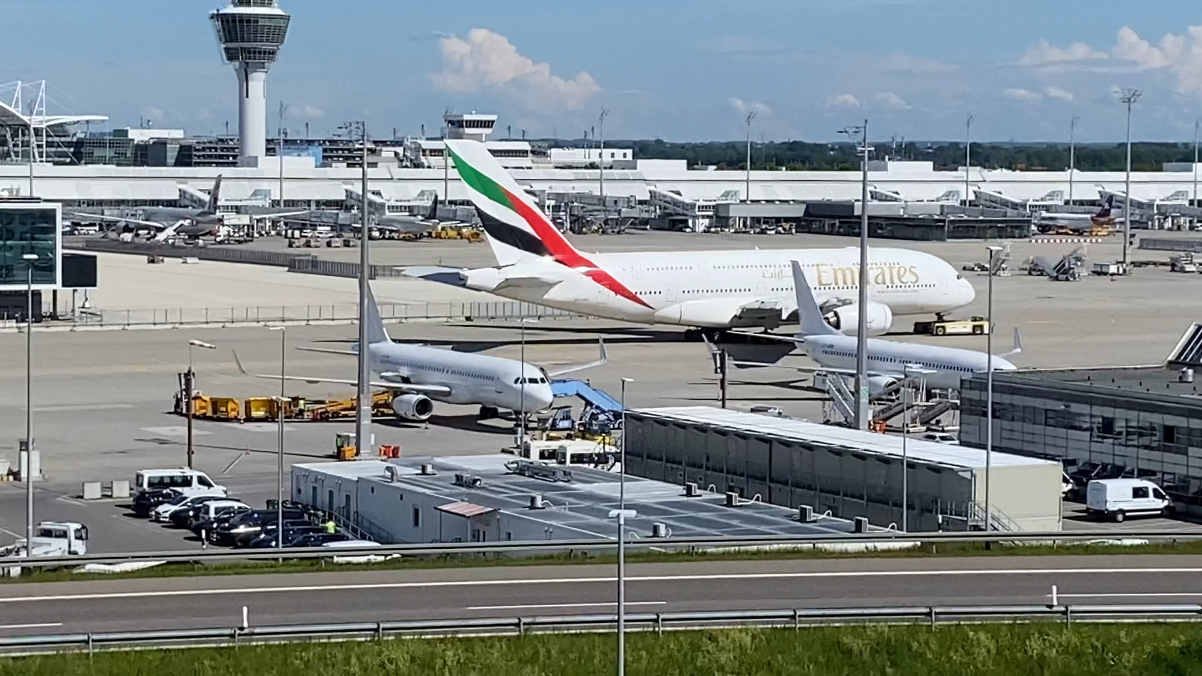 慕尼黑机场(muc)拍机,遇到了阿联酋航空的a380巨无霸
