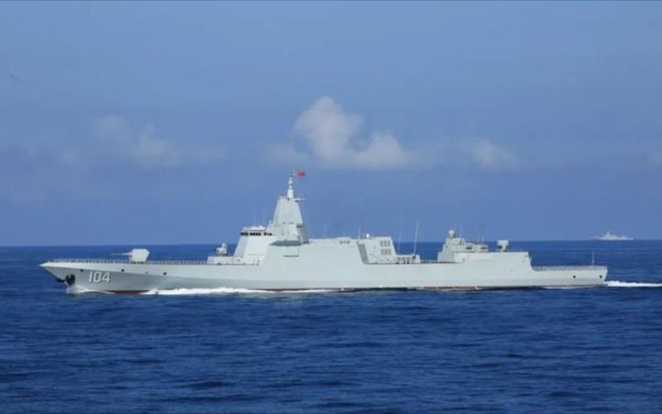 055型驱逐舰"无锡舰"通过全训考核形成战斗能力