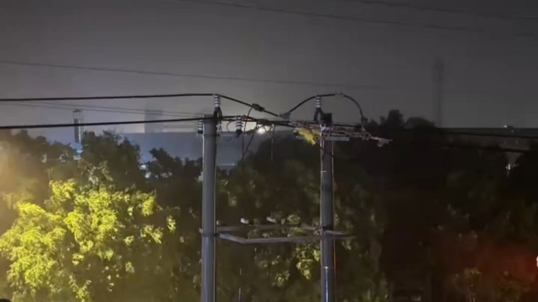 无锡江阴遭遇大暴雨，街道成河，车辆涉水熄火千万别二次启动！