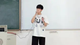 Tải video: 当老师抽背《琵琶行》！同学竟唱出戏腔惊艳全班!!!