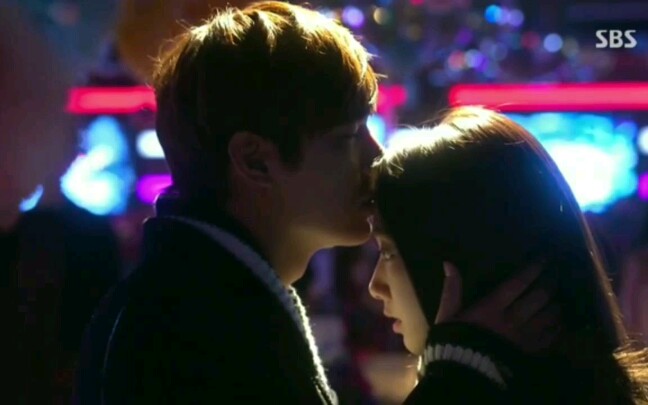 【李敏镐×朴信惠】舞会浪漫额头吻!_哔哩哔哩_bilibili