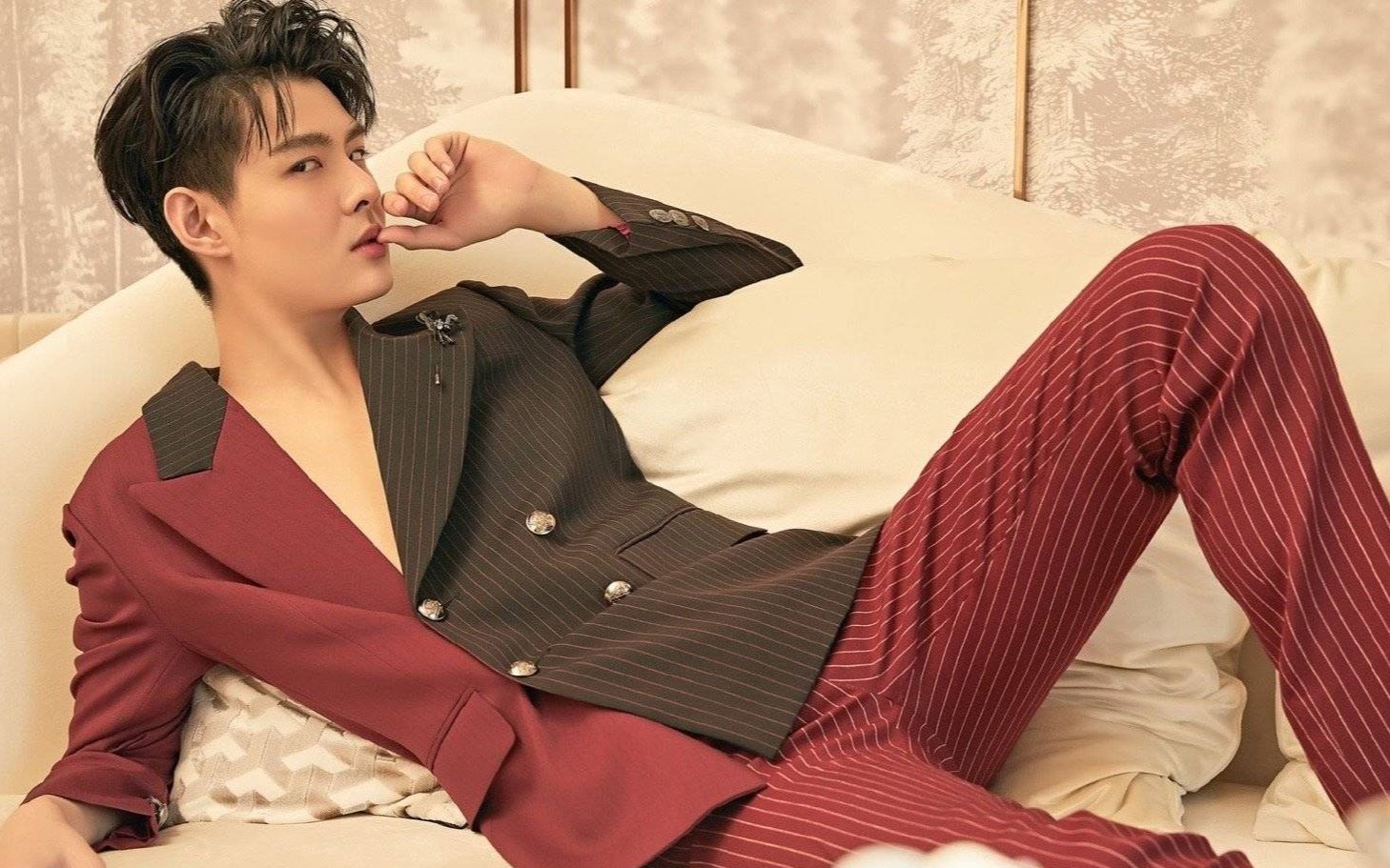 saint黄明明没人比我更懂扔衣服