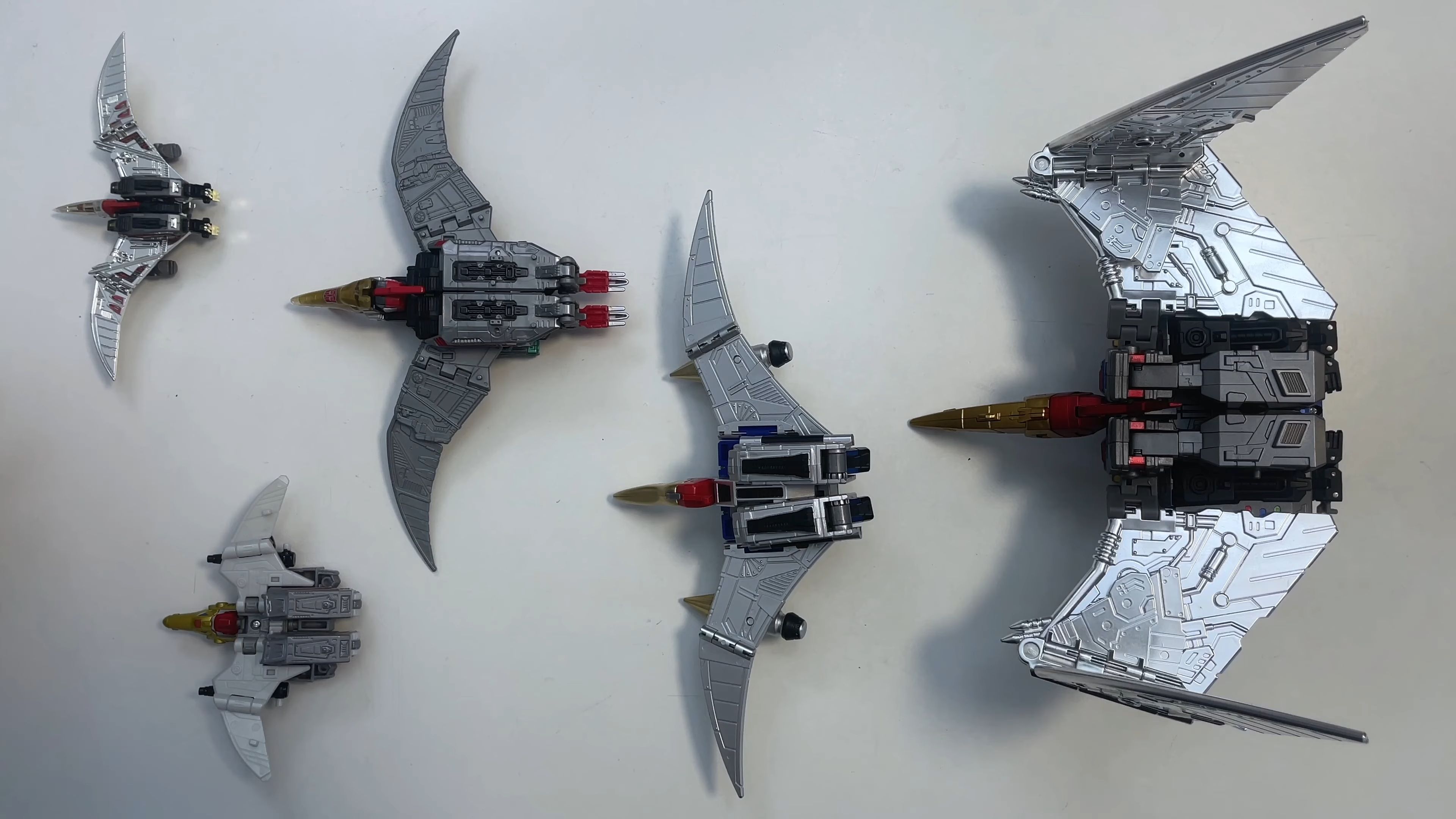 扎堆把玩变形——变形金刚 机器恐龙 多种飞镖 玩具把玩视频