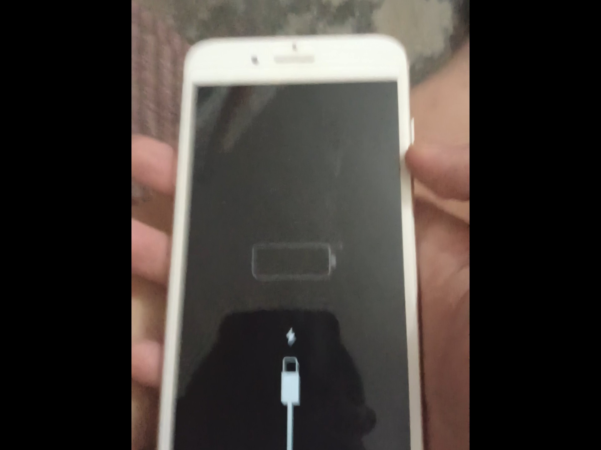 我想的+iPhone7plus手机+低电量自动关机