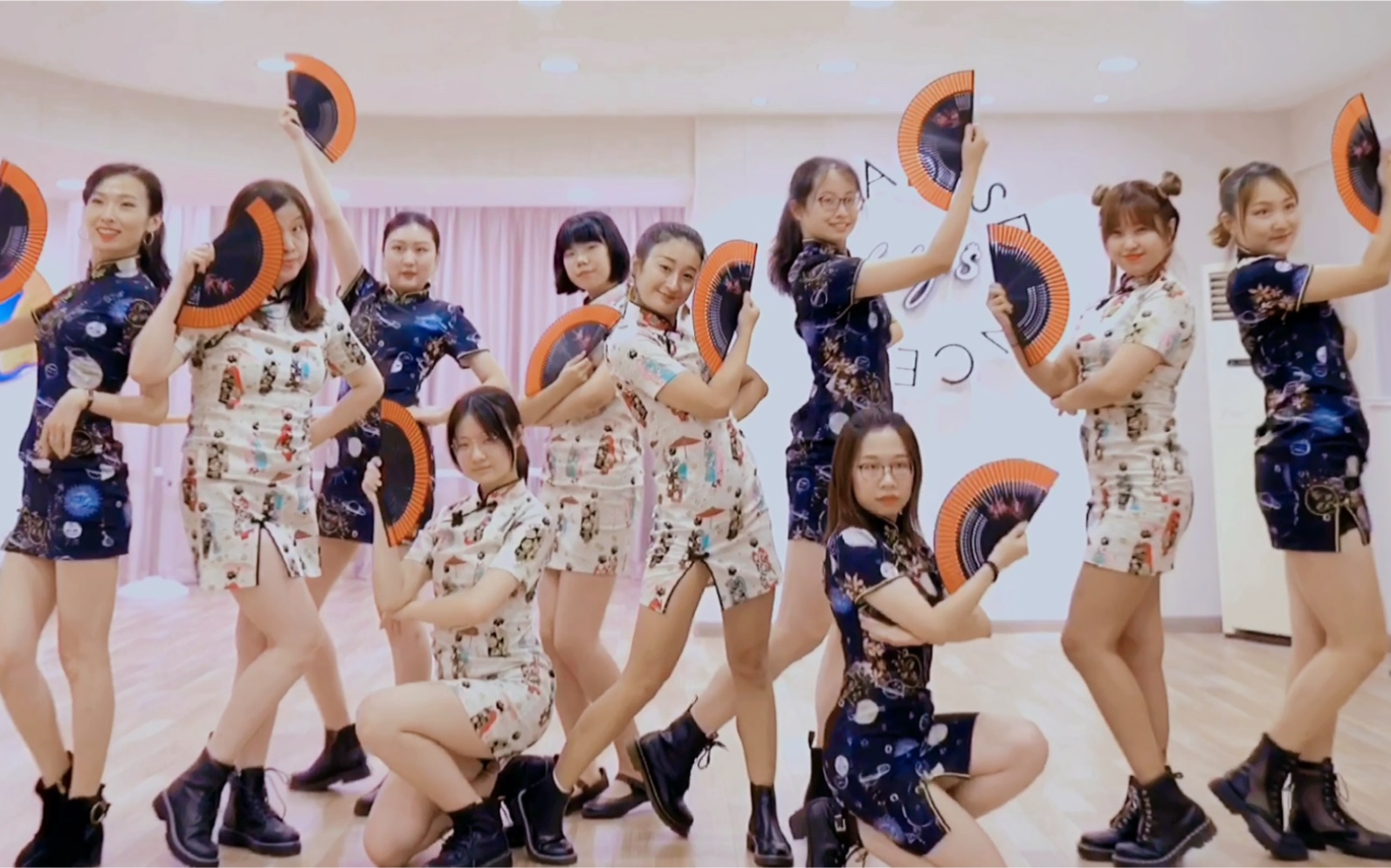 青岛ladys舞蹈乘风破浪主题曲无价之姐阔少编舞版本