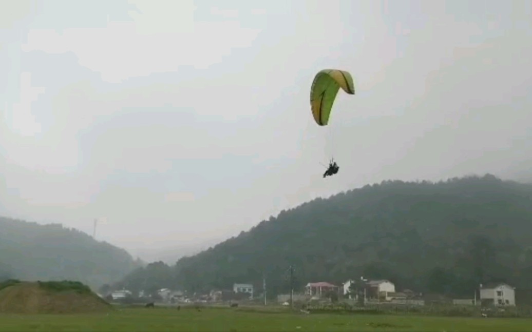 [图]人生“首飞”诶～多想有一双翅膀，在天空自由翱翔……