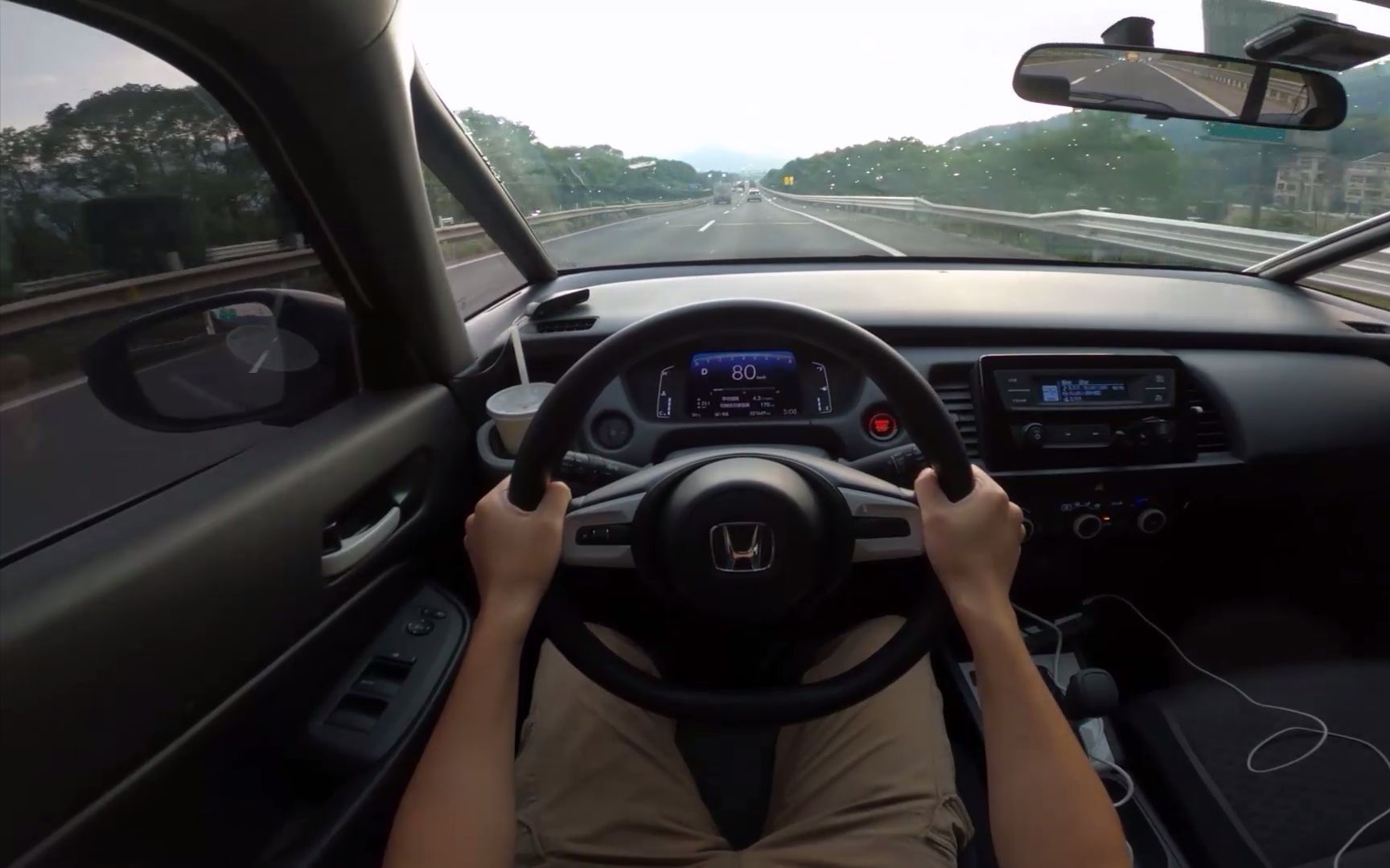 「第一视角丨开车听歌」伤心的人要开慢车,所以我80码开高速丨本田