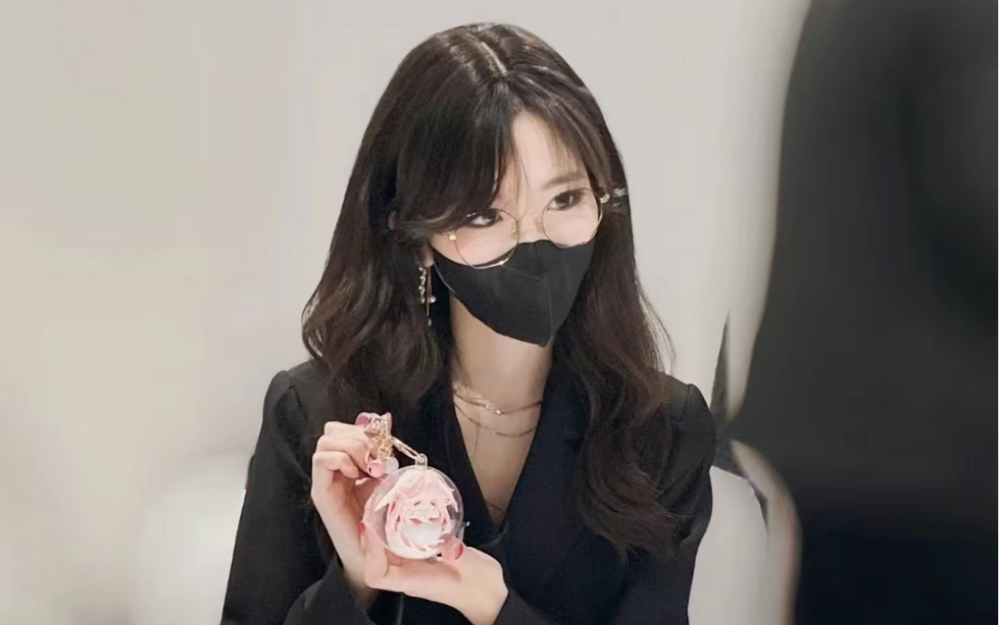 【杜冥鸦漫展】老婆拿我的球球拍照啦!