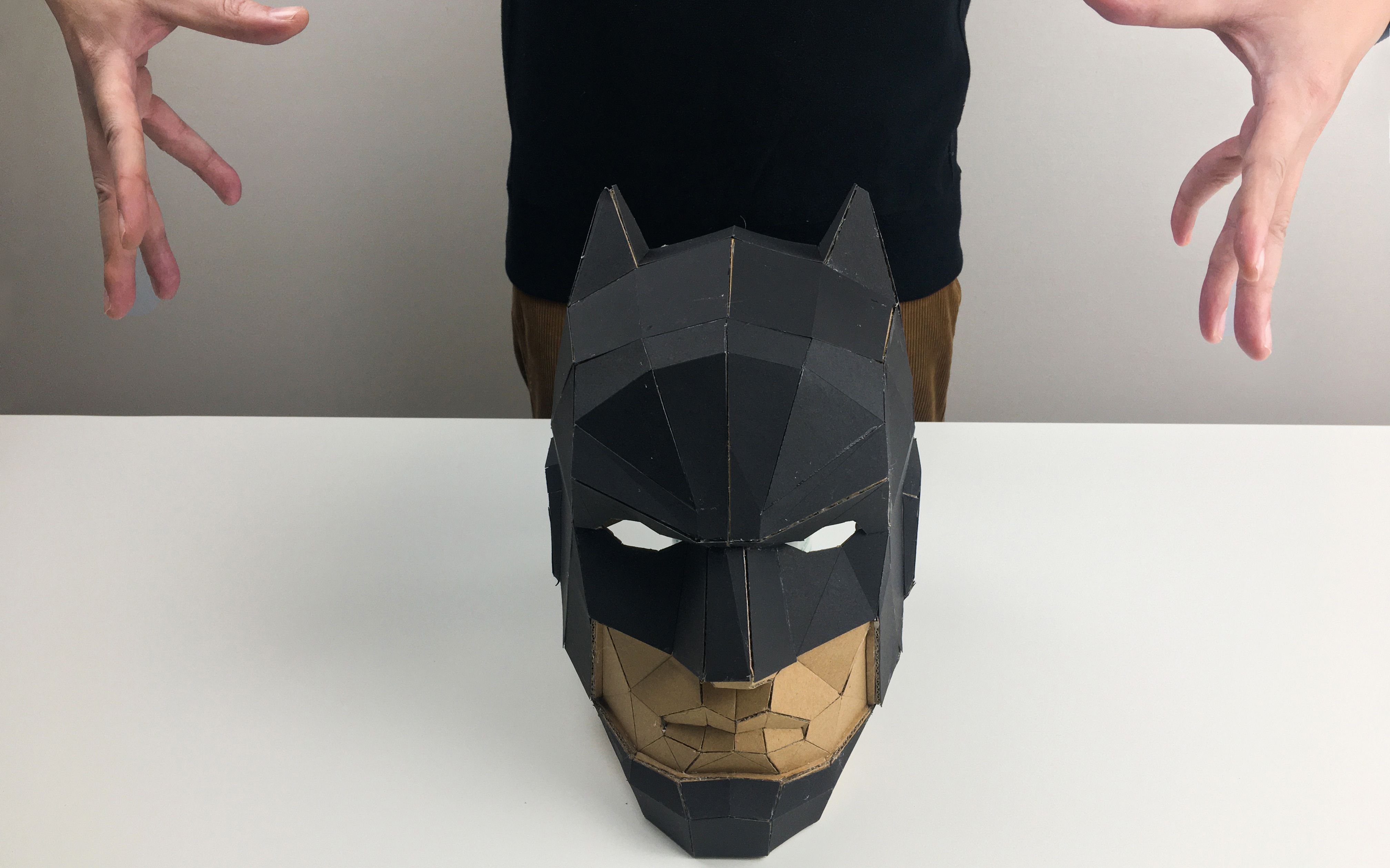【纸板自制】自制蝙蝠侠头盔教程来了!做作业咯!