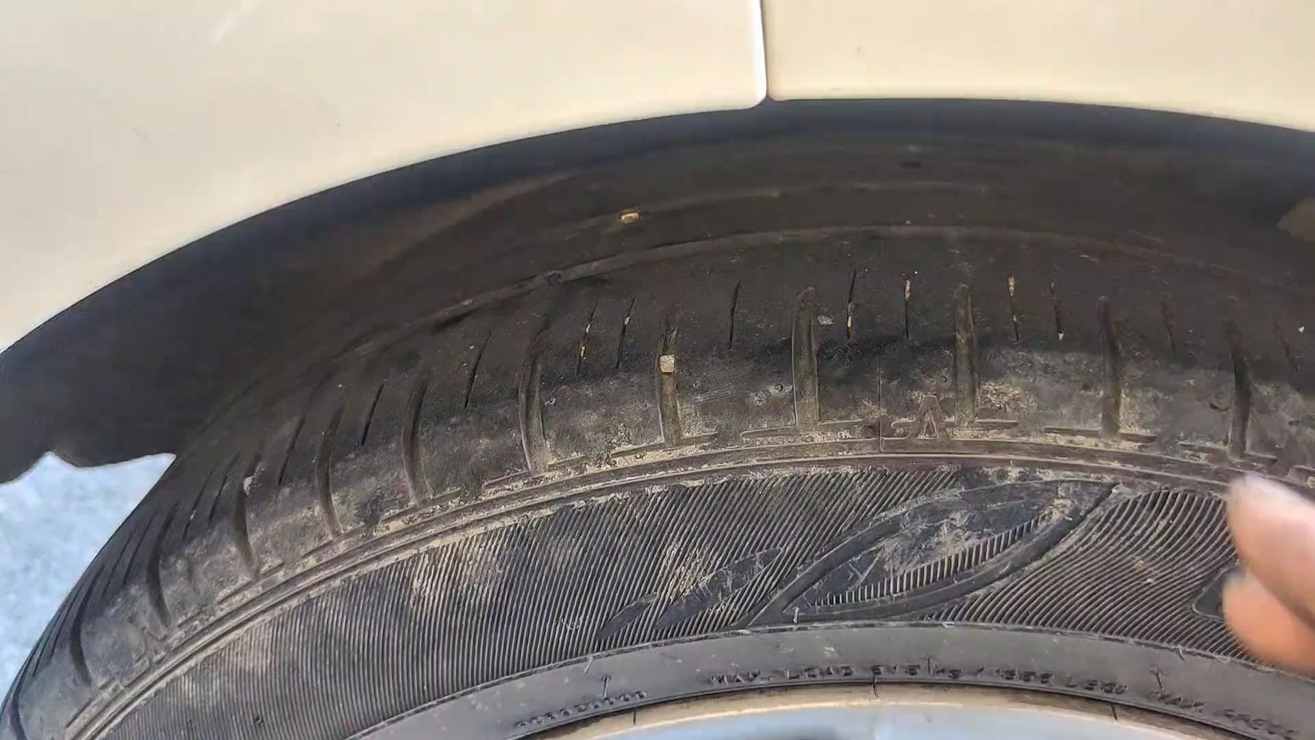 扎心了为什么轮胎老是扎钉子?又双叒叕要补胎了!