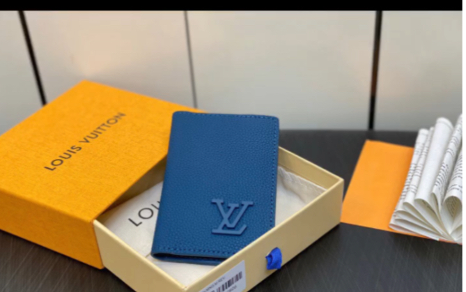 说一下高仿lv路易威登m82806深蓝全皮 卡包钱包系列 口袋钱夹 m82275