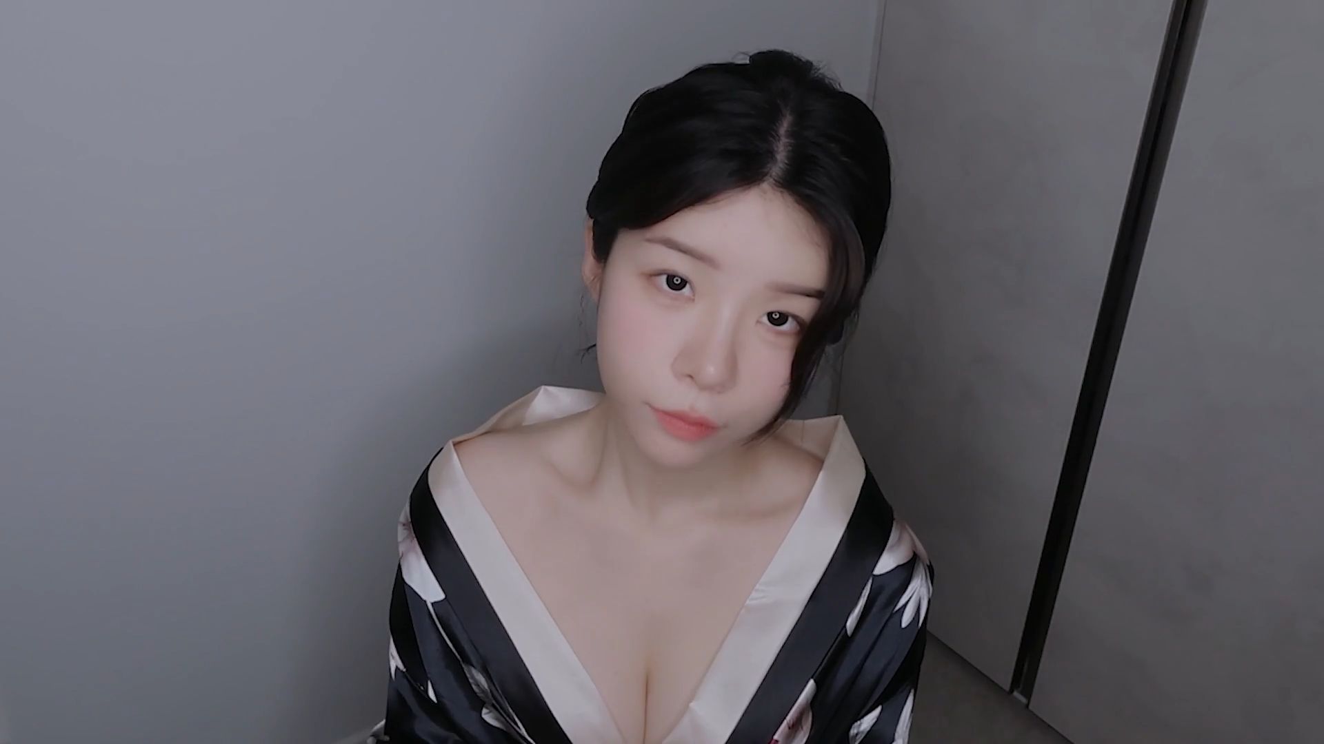 [图]ASMR  Yeonchu  来自妻子的侍奉