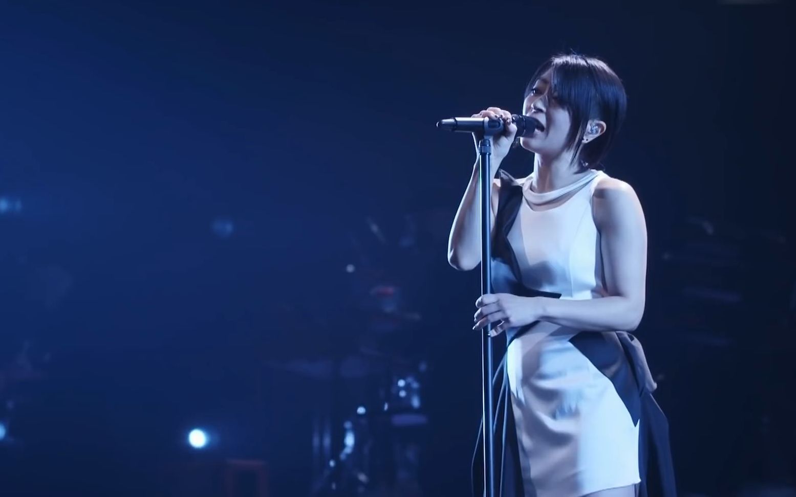 [图]【LIVE】宇多田ヒカル 「First Love」 Hikaru Utada Laughter in the Dark Tour 2018