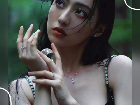 胡连馨眼睛好大