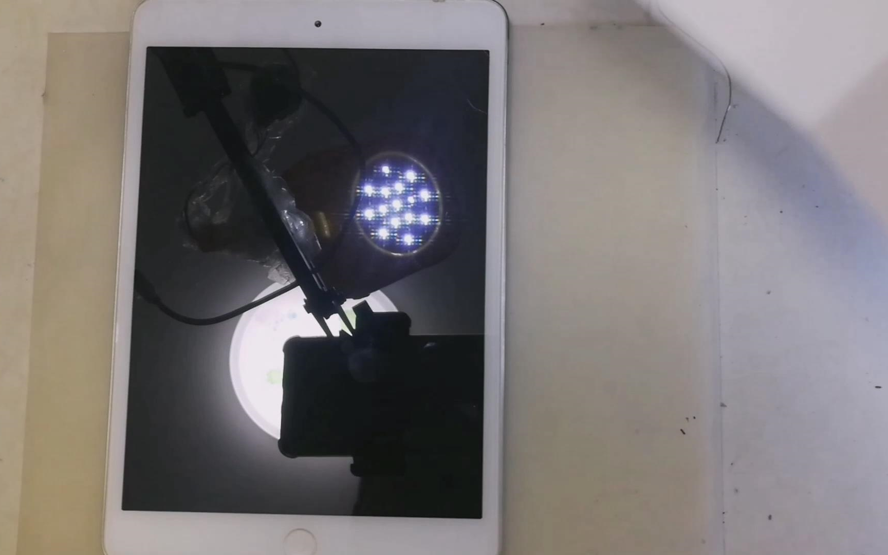 iPadmini2 屏幕显示花屏,白屏幕,屏幕破,手把手教大家怎么样换屏幕!哔哩哔哩bilibili