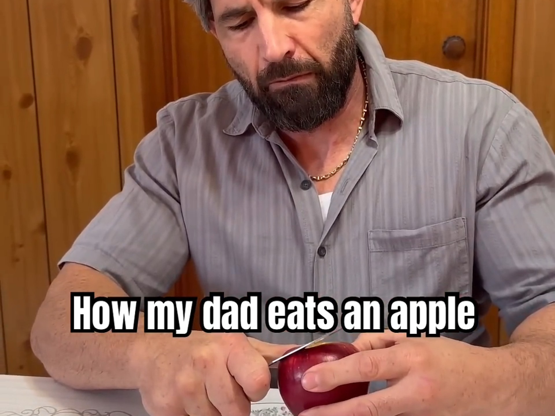 果然全世界的老爹都一样吃苹果🍎