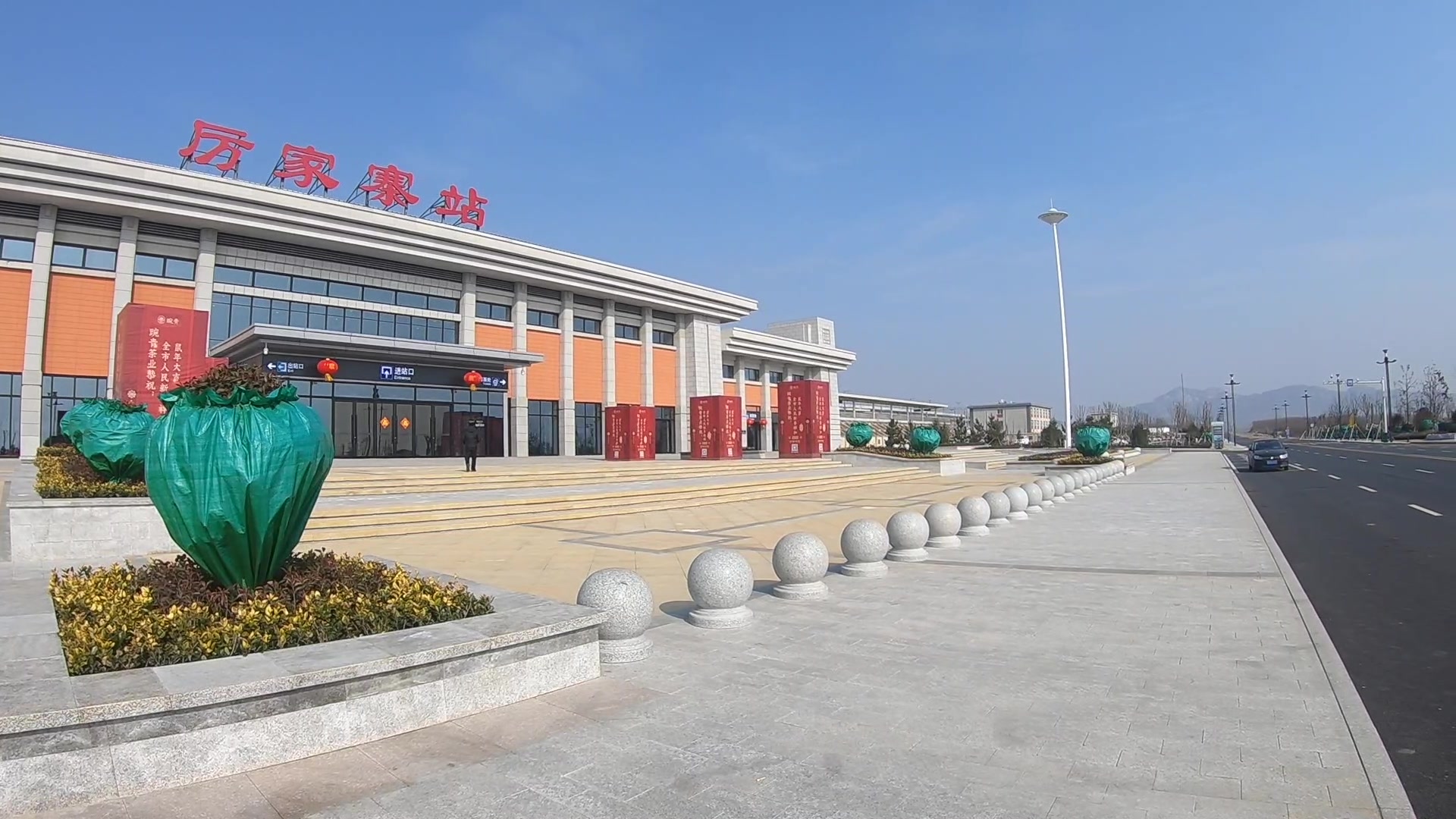 山东这个高铁站在新型冠状病毒肺炎爆发前才通车,现在一个乘客看不到