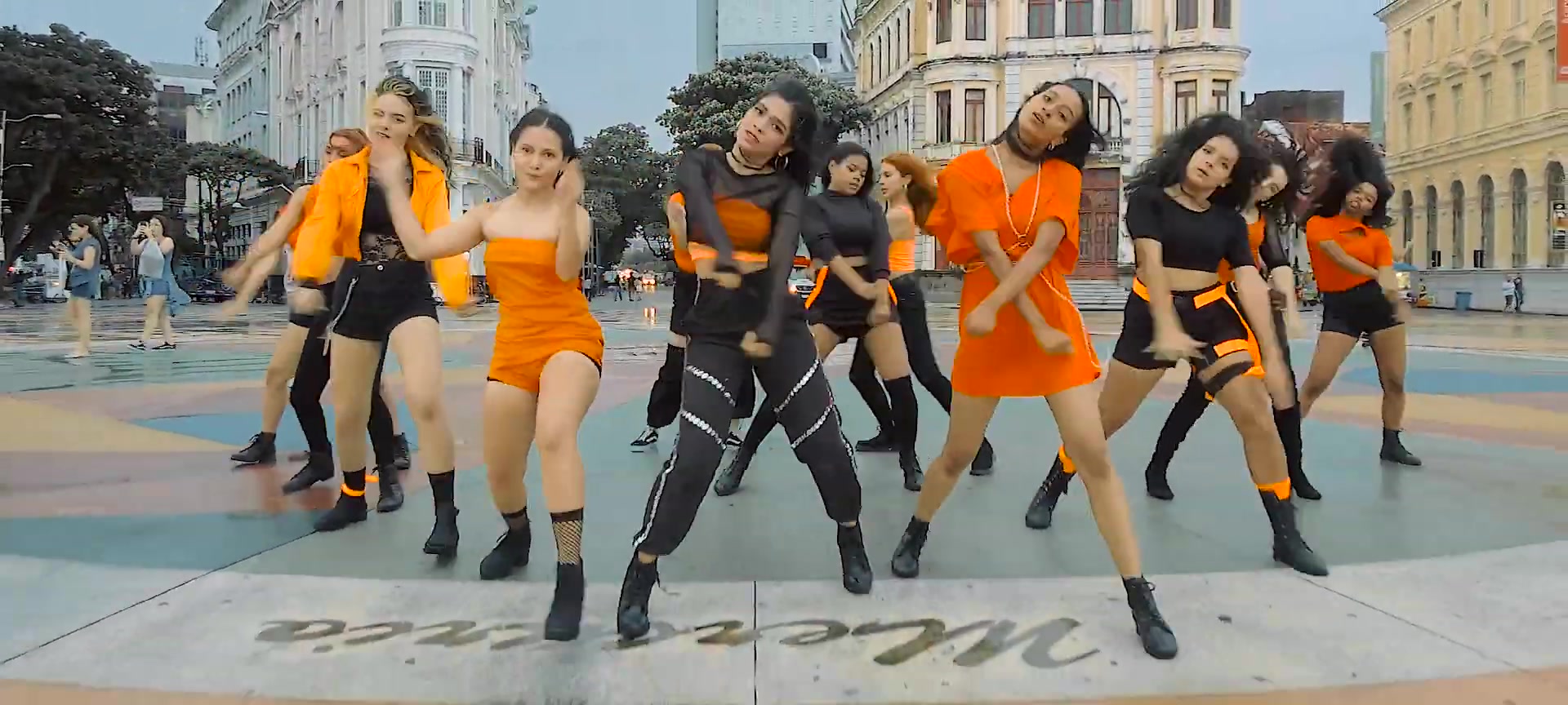 【kpop in public】eleven舞团翻跳everglow adios_哔哩哔哩 (゜-゜