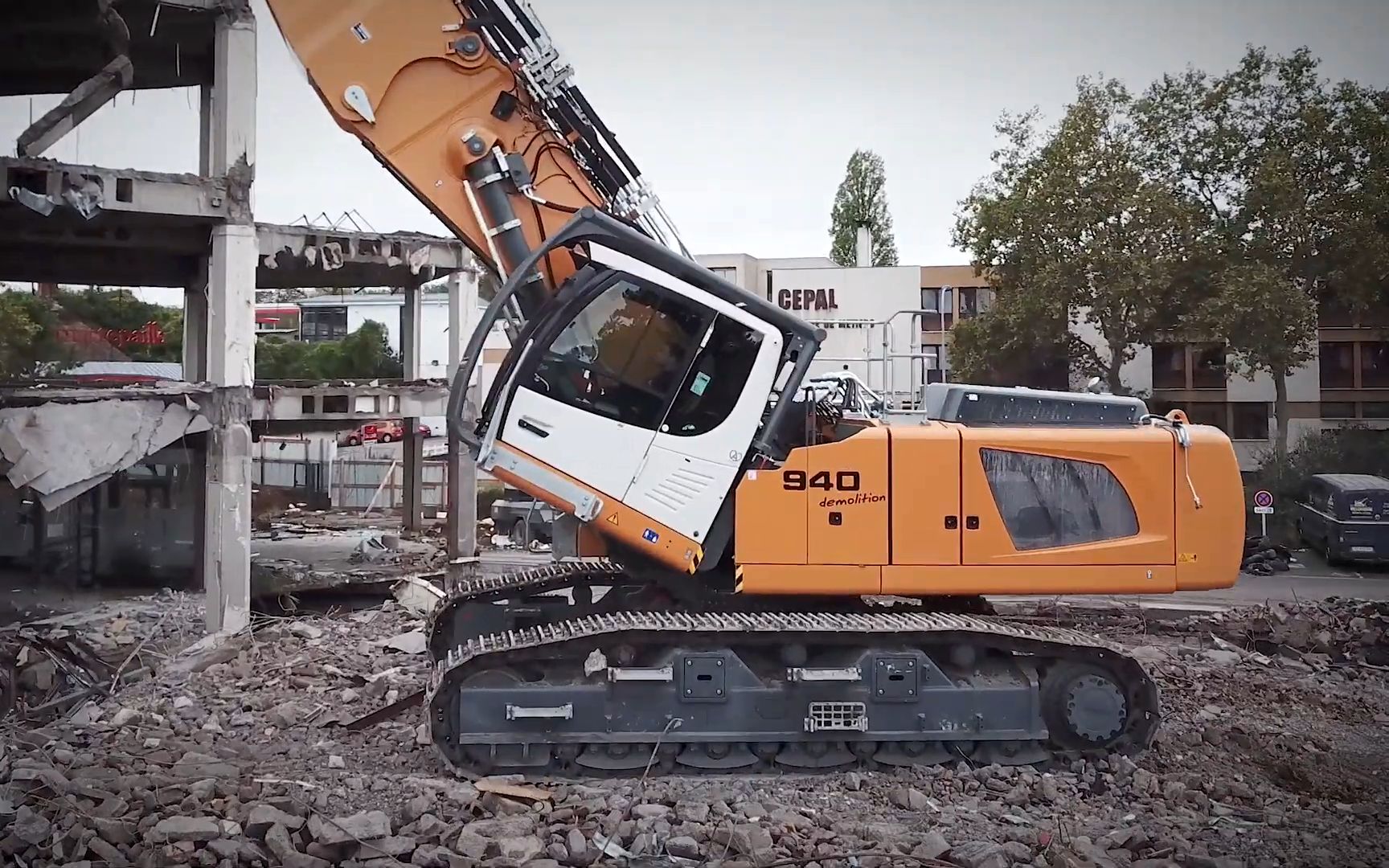利勃海尔 liebherr r940 拆楼机_哔哩哔哩 (゜-゜)つロ 干杯~-bili