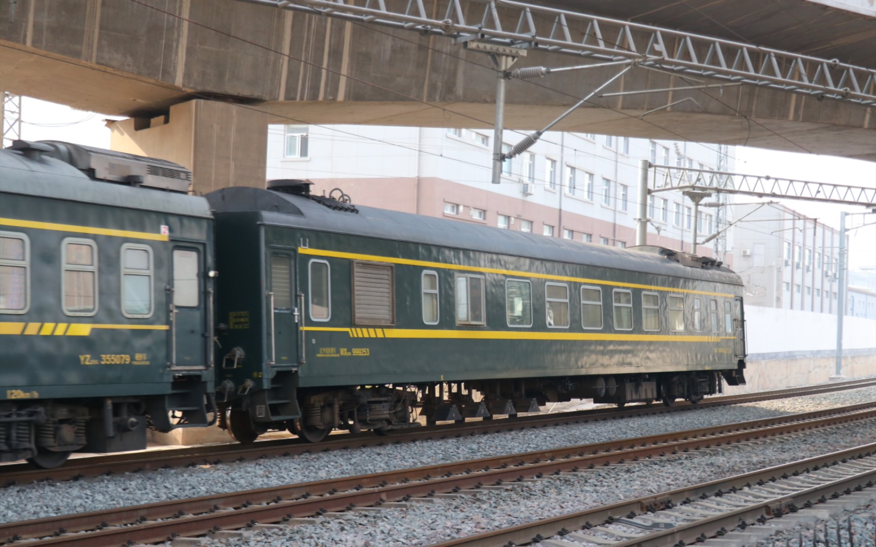 k362附挂济南铁路局红外线检测车通过杜家街