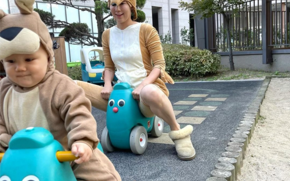 【全仔zen zen和妈妈比赛骑摇摇车