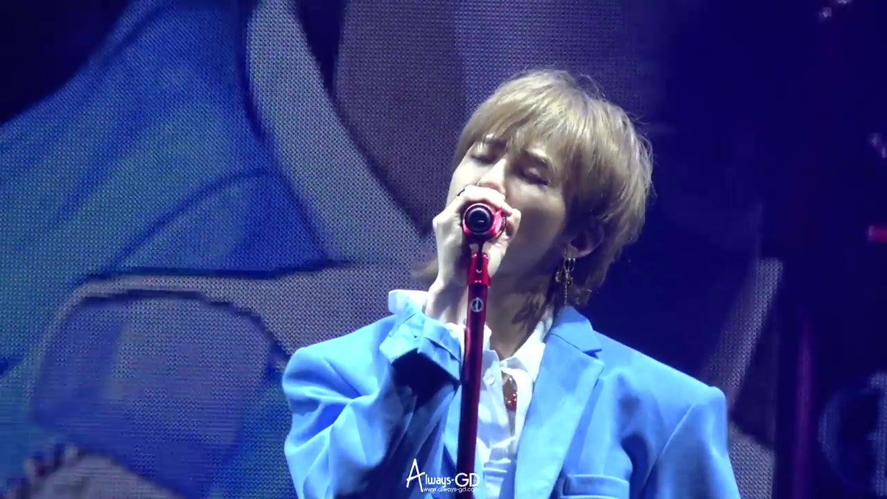 171209bigbang权志龙出席iu演唱会无题