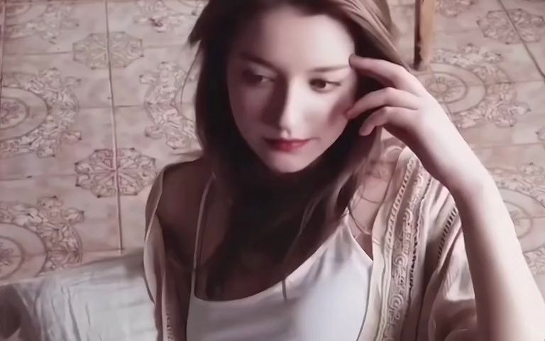 笑起来甜到融化的俄罗斯小姐姐#安吉丽娜丹妮洛娃 ,女娲姐姐多少有点