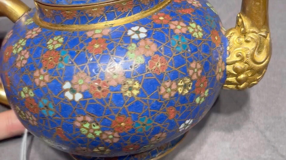 铜胎掐丝珐琅七宝燒花瓶