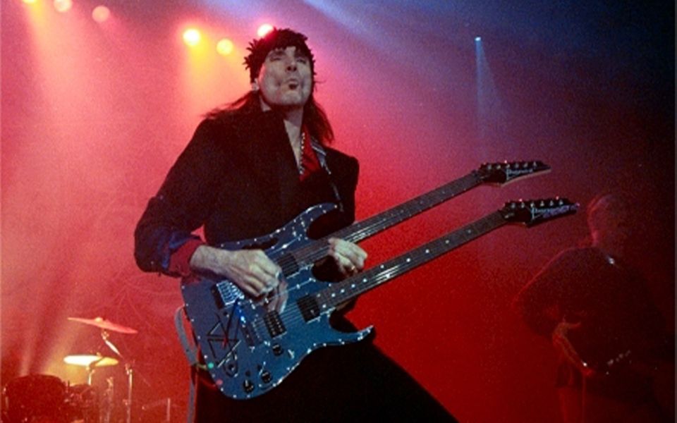 Steve Vai《Glorious》使用双头镜面琴的现场绝对罕见!哔哩哔哩bilibili